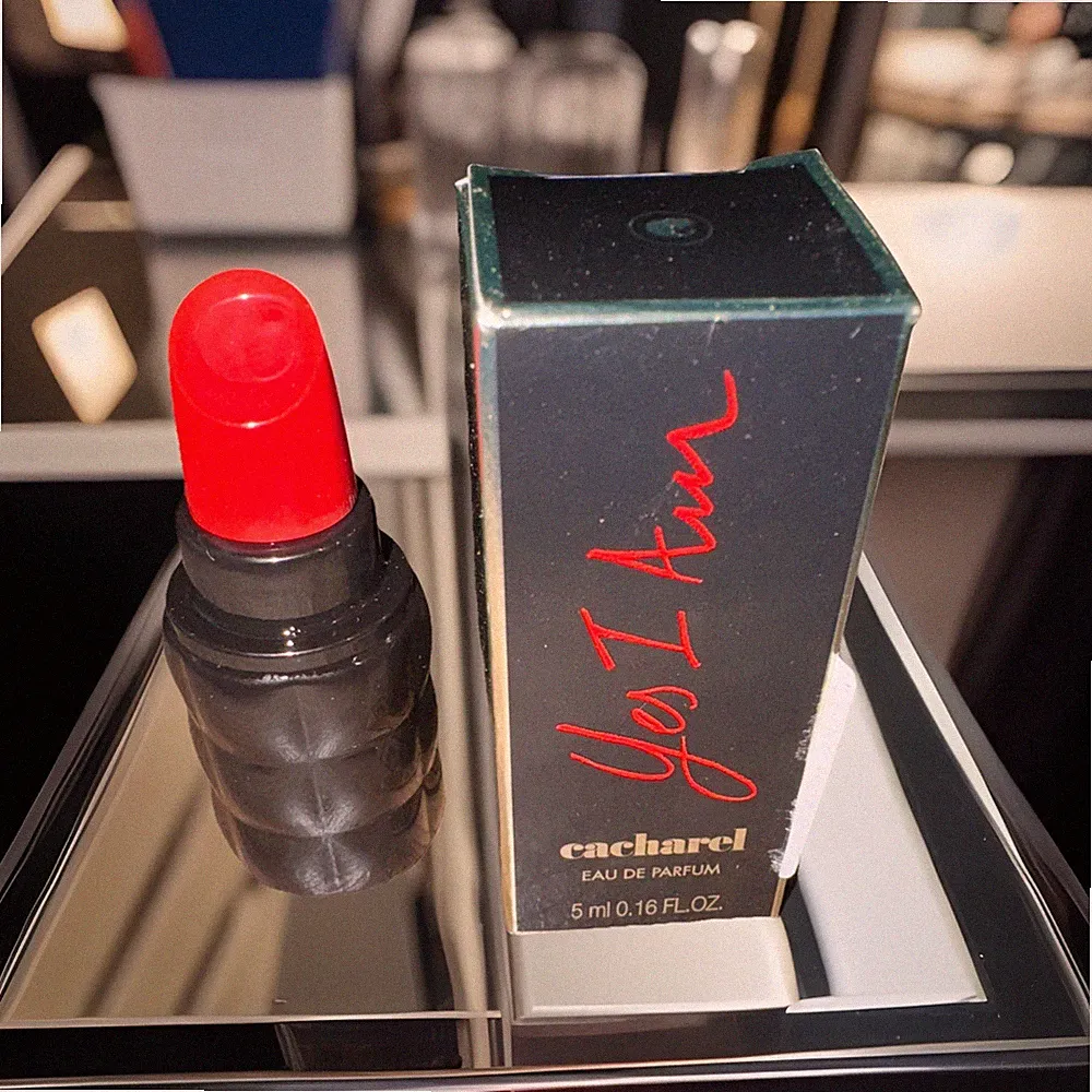 New Cacharel Yes I Am EDP 5ml/0.16oz in Box Dabber Sample Size Perfume Travel